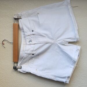 AMERICAN EAGLE Super Stretch Midi Whote Distressed Shorts Size 8